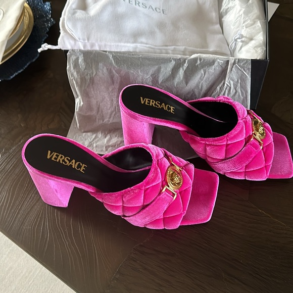 Versace Medusa Quilted Velvet Mules Sandals Size 40 / 10US New - Picture 10 of 10